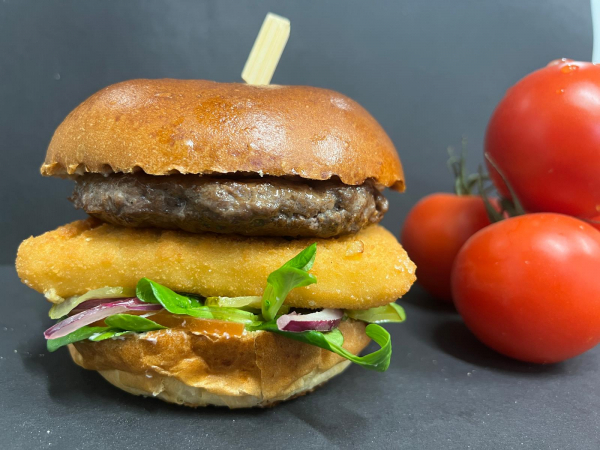 Obrázok jedla Hovädzí burger s vyprážaným syrom